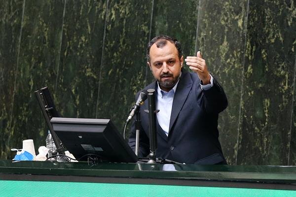 خاندوزی: برنامه دولت حمایت از بازار بورس و سهامداران خُرد است.